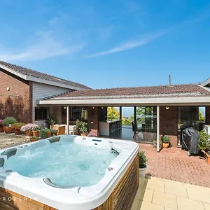 Panoramic View With Spas Apartment Hobart