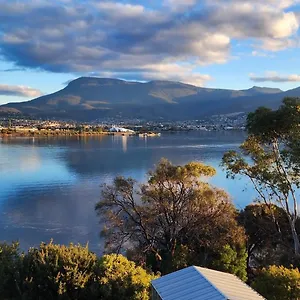 Waterfront Abode - 2 Bedrooms Apartment Hobart